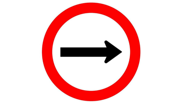 Placa de trânsito circular com borda vermelha e seta preta apontando para a direita, indicando sentido obrigatório à direita.